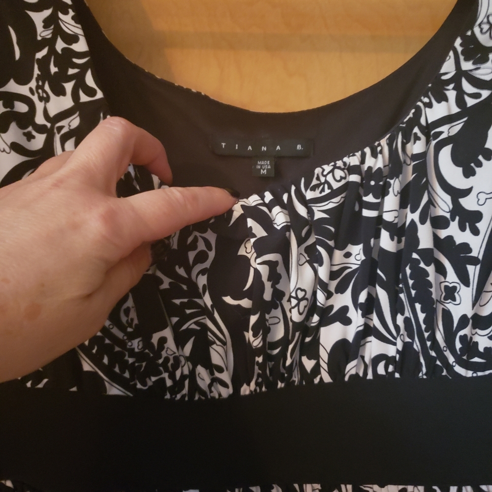 Flowy Boho Dress - Picture 2 of 3